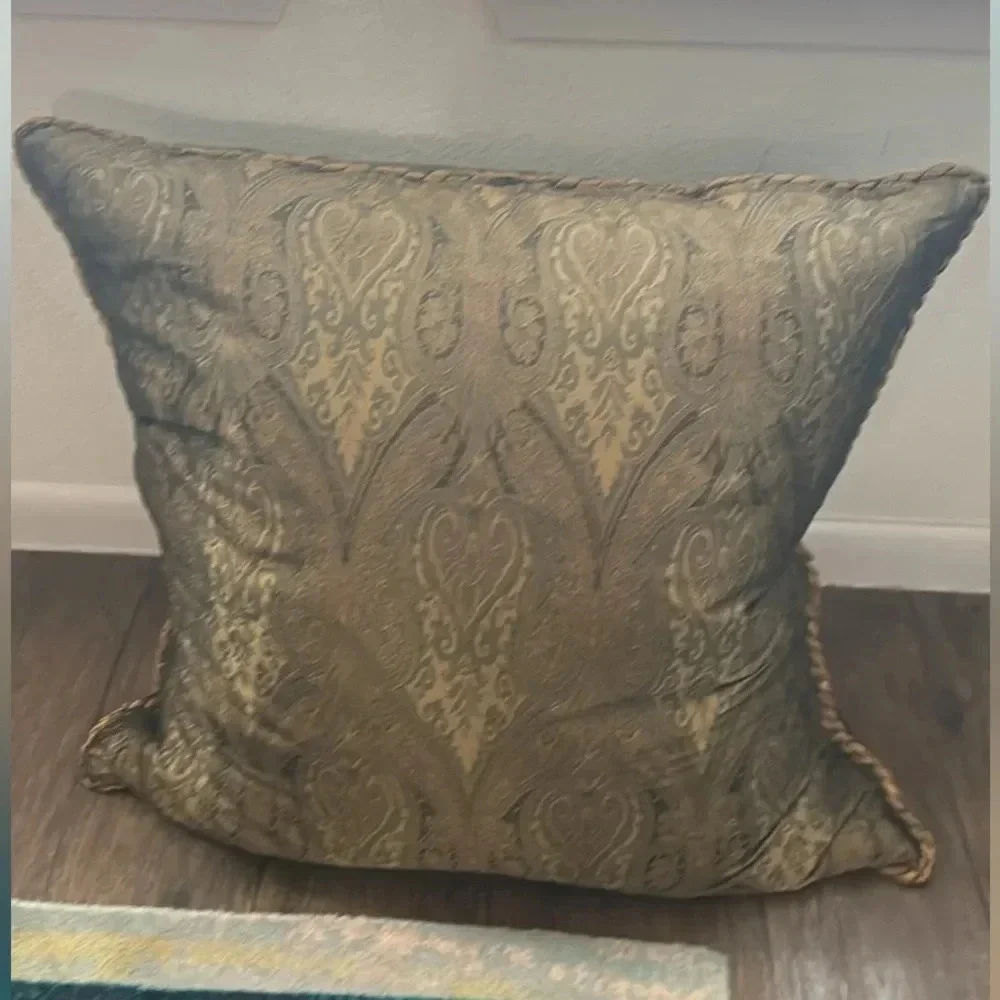 Robb & Stucky Custom Handmade Vintage Paisley Pillow - Large - 28x28’& pillow in